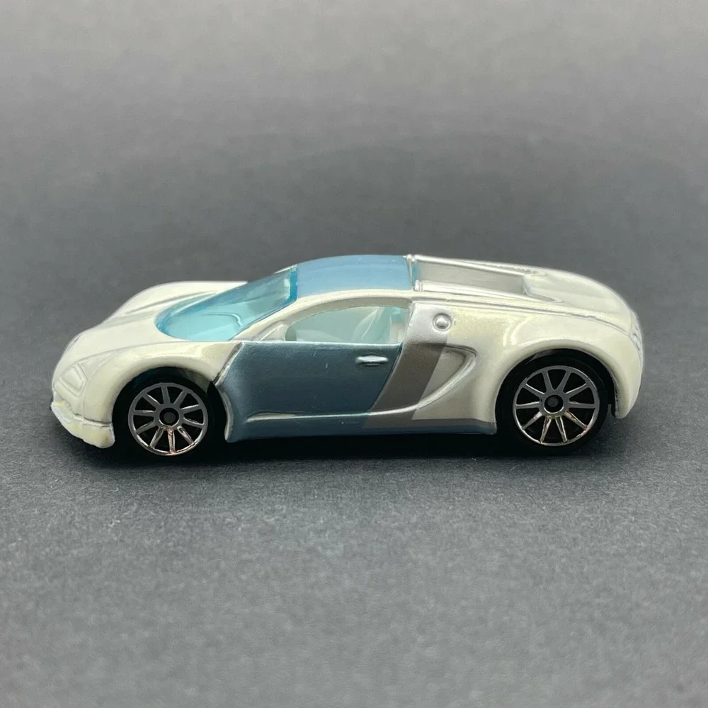 Hot Wheels Bugatti Veyron Car White & Light Blue Diecast 1/64 Scale Loose 2006‎